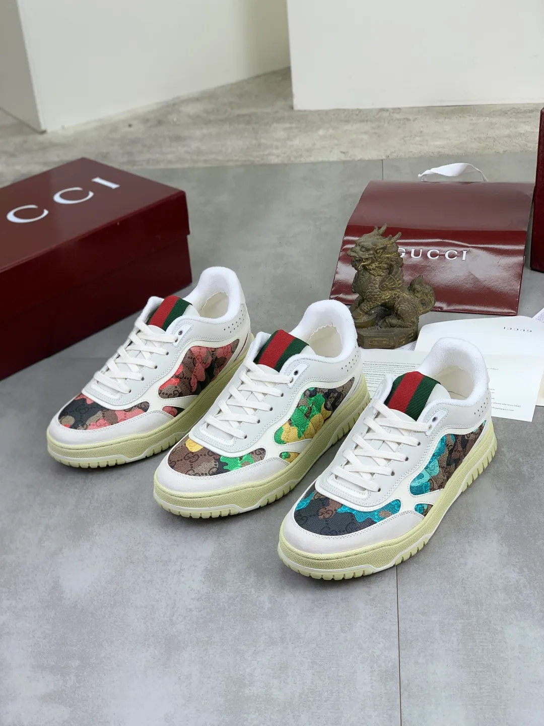 Men's shoes 💰P542 New Gucci autumn and winter low-end catwalk casual sneakers, top version! Oil edge craftsmanship. New model for early spring, creating a perfect style, cool and sassy, ​​c-position fashionable wear, classic shoe style with retro and futuristic feel, showing exquisite texture! Open mold to customize high-density outsole. Comes fully packaged. Size: 40-45 Fabric: Imported calfskin punching Lining: Imported original towel lining